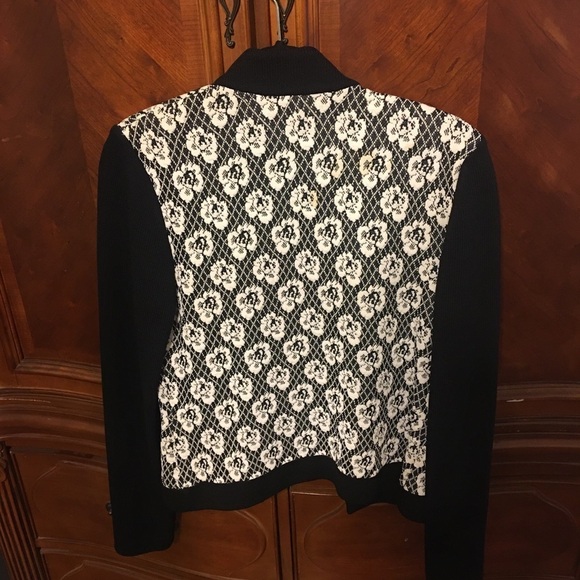 ST. JOHN KNIT JACKET SIZE 6 MINT CONDITION - Picture 8 of 10